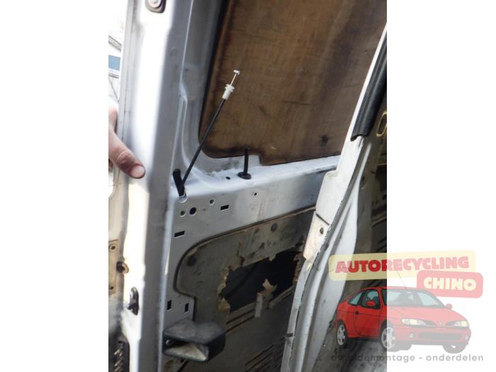 Guide Rouleau Central Porte Coulissante Droite Mercedes VITO W447 - Pièce 4477600547