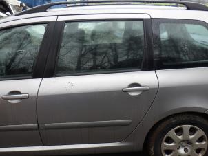 Used Rear door window 4-door, left Peugeot 307 Break (3E) 1.6 16V Price € 25,00 Margin scheme offered by Autorecycling Bart