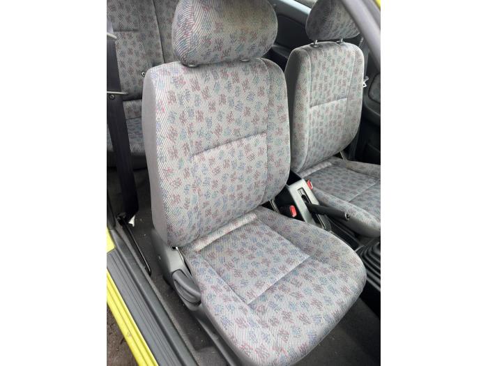 Set of upholstery (complete) from a Nissan Almera (N15) 1.6 GX,SLX,SR 16V 1997