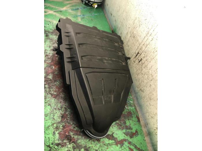 Cuerpo de filtro de aire de un Audi A1 Sportback (8XA/8XF) 1.0 TFSI Ultra 12V 2017
