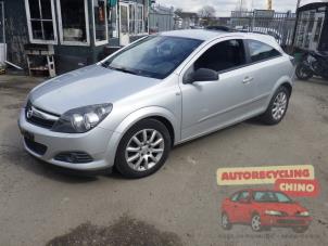 Begagnade Bakre stötfångare Opel Astra H GTC (L08) 1.7 CDTi 16V Pris € 100,00 Marginaltabell erbjuds av Autorecycling Chino B.V.