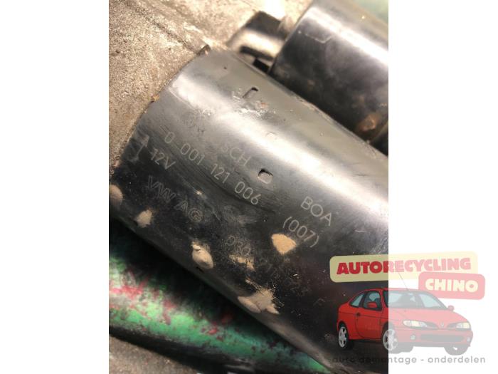 Anlasser van een Volkswagen Golf IV (1J1) 1.6 16V 2002