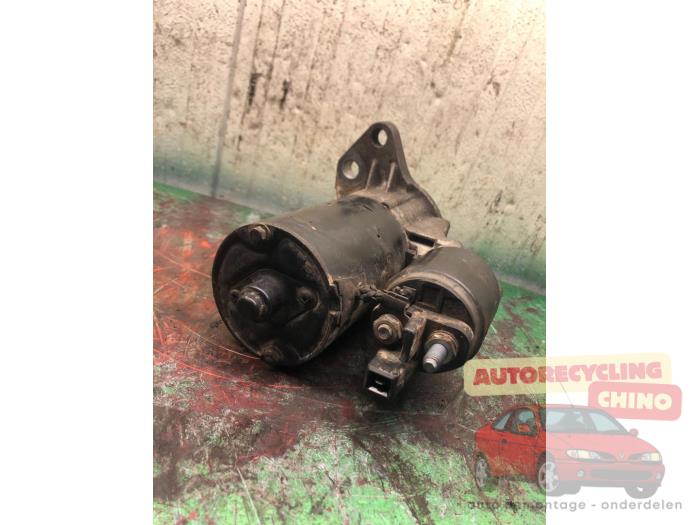 Anlasser van een Volkswagen Golf IV (1J1) 1.6 16V 2002