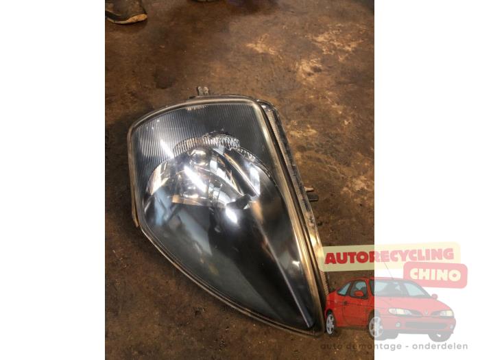 Używane Reflektor prawy Mitsubishi Eclipse Spyder (D5) 2.4 RS 16V Cena € 100,00 Procedura marży oferowane przez Autorecycling Chino B.V.