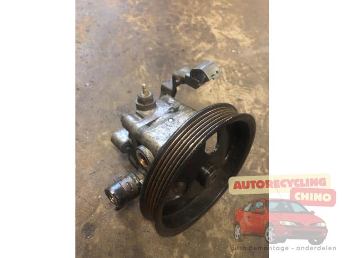 Usagé Pompe de direction Mitsubishi Eclipse Spyder (D5) 2.4 RS 16V Prix € 50,00 Règlement à la marge proposé par Autorecycling Chino B.V.