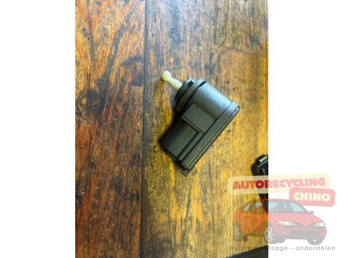 Headlight level adjustment motor
