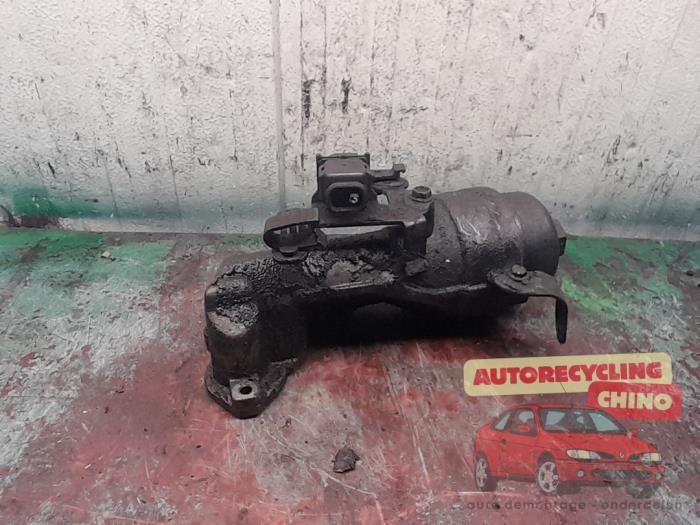 Gebrauchte Ölfiltergehäuse Peugeot 207/207+ (WA/WC/WM) 1.4 16V VTi Preis € 20,00 Margenregelung angeboten von Autorecycling Chino B.V.