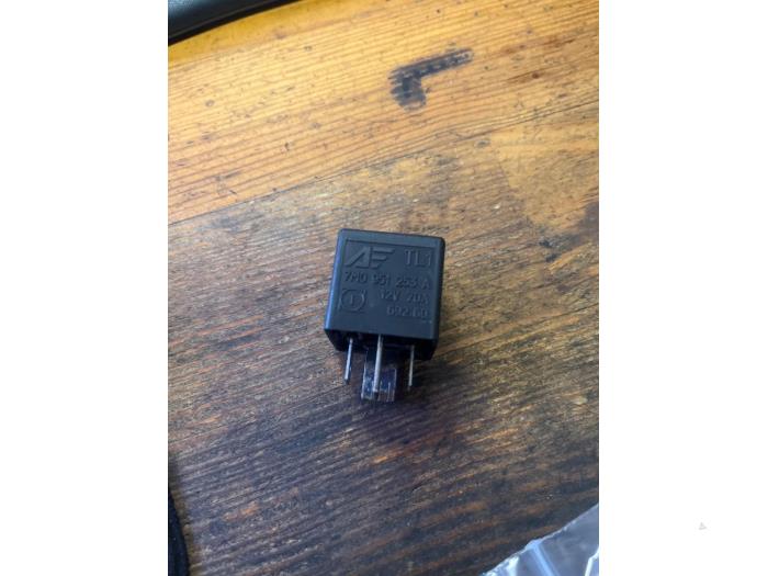 Relay from a Seat Leon (1M1) 1.8 20V 2004