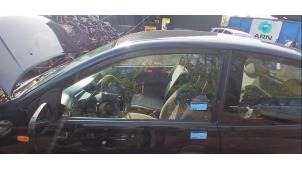 Usados Ventanilla de puerta de 2 puertas izquierda Daihatsu Cuore (L251/271/276) 1.0 12V DVVT Precio € 35,00 Norma de margen ofrecido por Autorecycling Bart