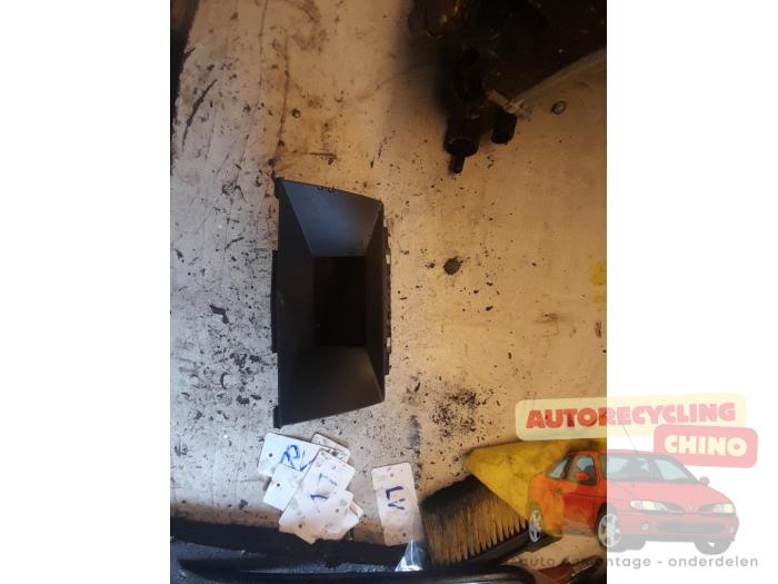 Begagnade Innerdisplay Opel Astra H (L48) 1.4 16V Twinport Pris € 35,00 Marginaltabell erbjuds av Autorecycling Chino B.V.