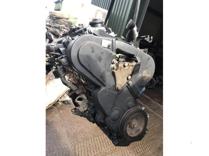 Engine from a Peugeot 807 2.2 HDiF 16V 2006