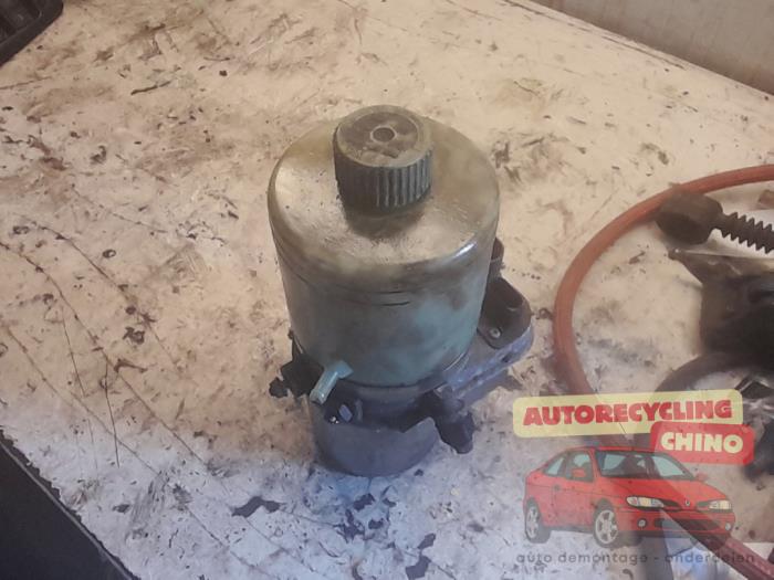 Begagnade Servostyrningspump Volkswagen Polo IV (9N1/2/3) 1.2 Pris € 75,00 Marginaltabell erbjuds av Autorecycling Chino B.V.
