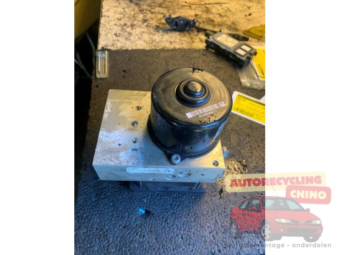 Begagnade ABS-pump Mercedes C Combi (S203) 2.2 C-220 CDI 16V Pris € 100,00 Marginaltabell erbjuds av Autorecycling Chino B.V.