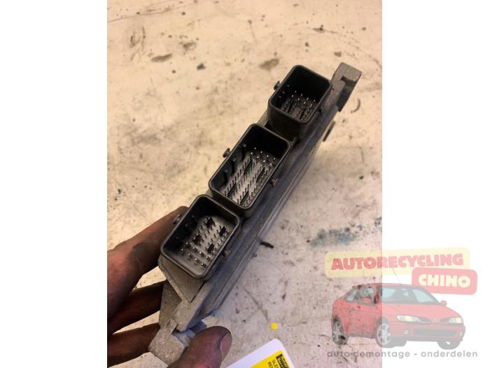 Used Engine management computer Renault Clio II (BB/CB) 1.2 16V Price € 120,00 Margin scheme offered by Autorecycling Chino B.V.