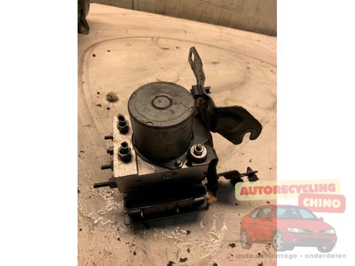 Usagé Pompe ABS Peugeot 807 2.2 HDiF 16V Prix € 70,00 Règlement à la marge proposé par Autorecycling Chino B.V.