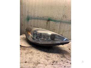 Used Headlight, right Peugeot 807 2.2 HDiF 16V Price € 50,00 Margin scheme offered by Autorecycling Bart