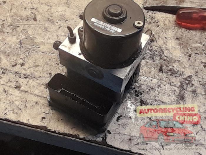 Gebrauchte ABS Pumpe BMW 3 serie Touring (E46/3) 318d 16V Preis € 100,00 Margenregelung angeboten von Autorecycling Chino B.V.