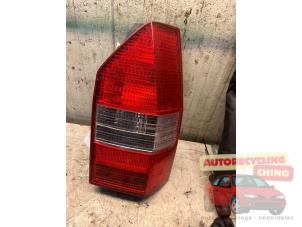 Usados Luz trasera derecha Mitsubishi Space Wagon (N8/N9) 2.4 16V GDI 4x4 Precio € 25,00 Norma de margen ofrecido por Autorecycling Chino B.V.