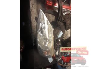 Begagnade Strålkastare, vänster Peugeot Expert (G9) 1.6 HDi 90 Pris € 70,00 Marginaltabell erbjuds av Autorecycling Chino B.V.