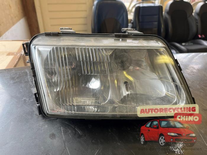 Używane Reflektor prawy Audi A3 (8L1) 1.6 Cena € 30,00 Procedura marży oferowane przez Autorecycling Chino B.V.