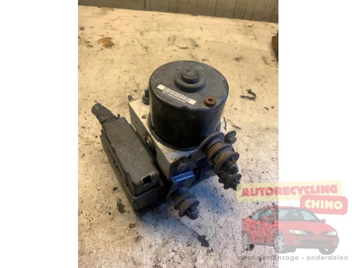 Begagnade ABS-pump Volkswagen Golf V (1K1) 1.4 16V Pris € 125,00 Marginaltabell erbjuds av Autorecycling Chino B.V.