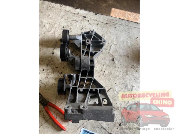 Gebrauchte Dynamostütze oben Mercedes B (W245) 2.0 B-200 16V Turbo Preis € 45,00 Margenregelung angeboten von Autorecycling Chino B.V.