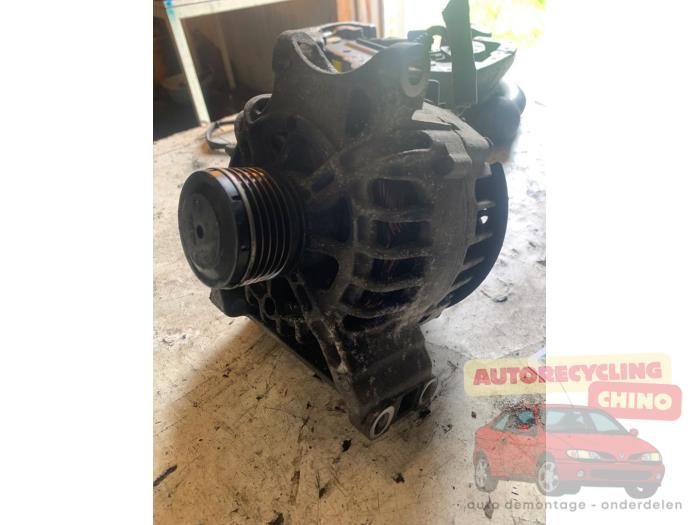 Dynamo van een Mercedes-Benz B (W245) 2.0 B-200 16V Turbo 2005