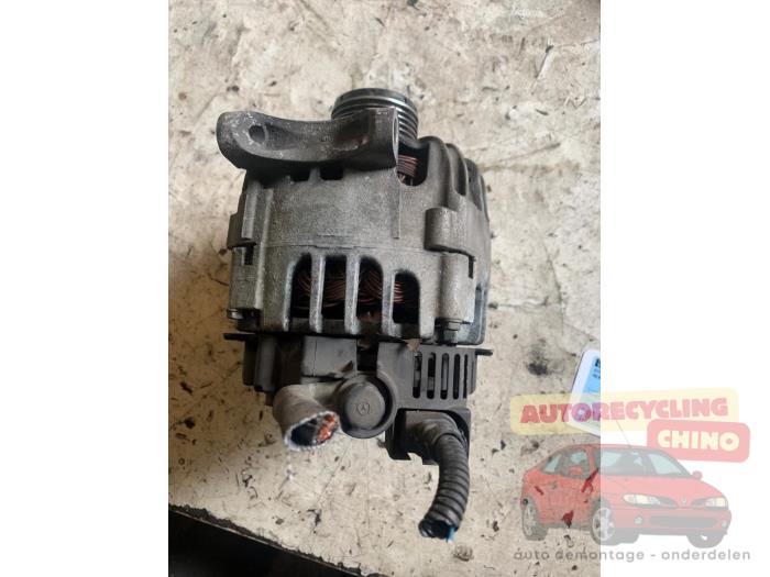 Dynamo van een Mercedes-Benz B (W245) 2.0 B-200 16V Turbo 2005