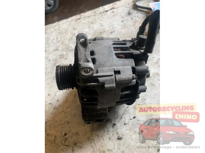 Dynamo van een Mercedes-Benz B (W245) 2.0 B-200 16V Turbo 2005