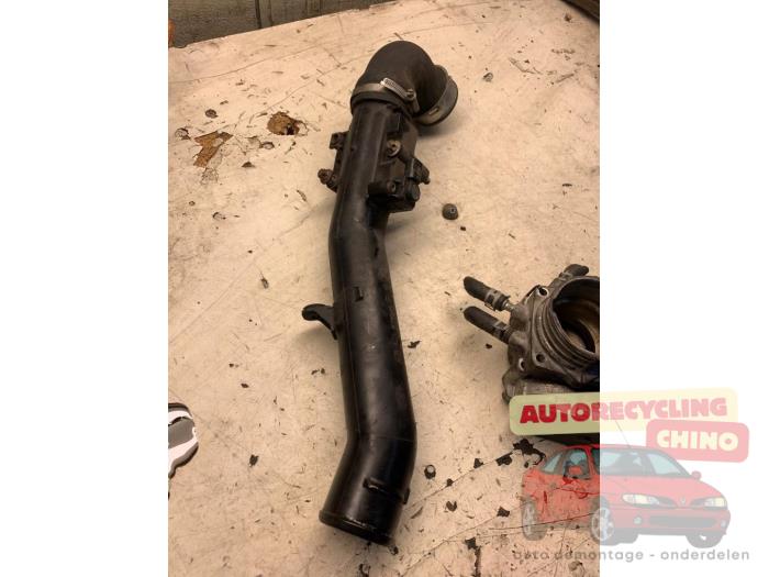 Gebrauchte Intercooler Schlauch Mercedes B (W245) 2.0 B-200 16V Turbo Preis € 25,00 Margenregelung angeboten von Autorecycling Chino B.V.