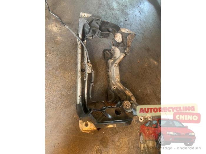 Gebrauchte Unterrahmen Mercedes C Combi (S203) 3.0 C-320 CDI V6 24V Preis € 100,00 Margenregelung angeboten von Autorecycling Chino B.V.