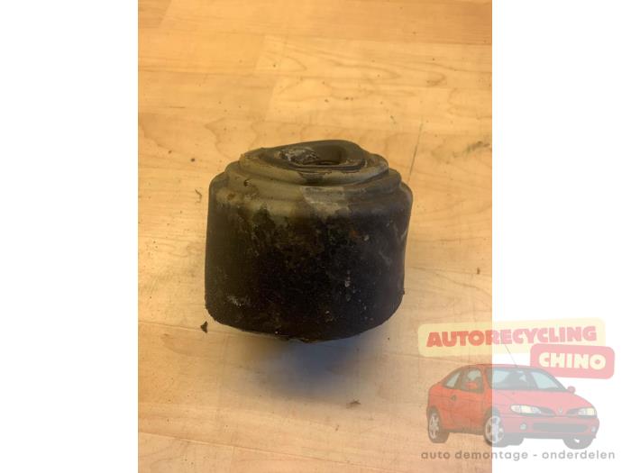 Used Engine mount Mercedes C Combi (S203) 3.0 C-320 CDI V6 24V Price € 20,00 Margin scheme offered by Autorecycling Chino B.V.