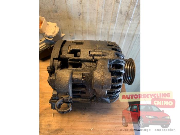 Usagé Dynamo Toyota Yaris II (P9) 1.3 16V VVT-i Prix € 40,00 Règlement à la marge proposé par Autorecycling Chino B.V.