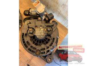 Dynamo van een Toyota Yaris II (P9) 1.3 16V VVT-i 2007