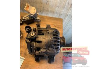 Dynamo van een Toyota Yaris II (P9) 1.3 16V VVT-i 2007