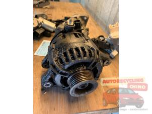 Dynamo van een Toyota Yaris II (P9) 1.3 16V VVT-i 2007