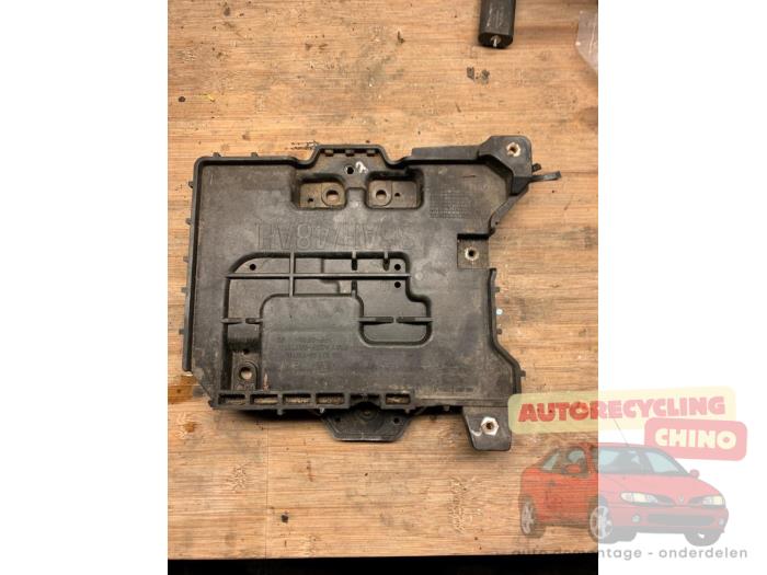 Begagnade Batterilåda Kia Rio III (UB) 1.2 CVVT 16V Pris € 15,00 Marginaltabell erbjuds av Autorecycling Chino B.V.