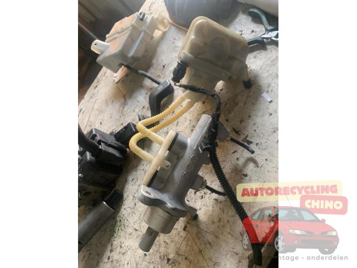 Gebrauchte Hauptbremszylinder Opel Meriva (A) 1.6 Preis € 25,00 Margenregelung angeboten von Autorecycling Chino B.V.
