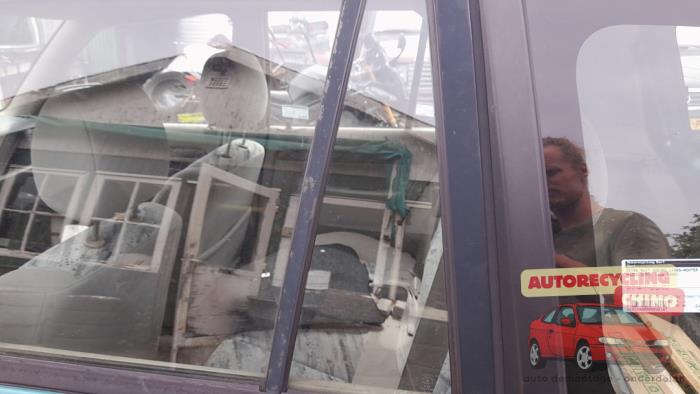 Usados Ventanilla triangular izquierda detrás Mazda Demio (DW) 1.3 16V Precio € 50,00 Norma de margen ofrecido por Autorecycling Chino B.V.