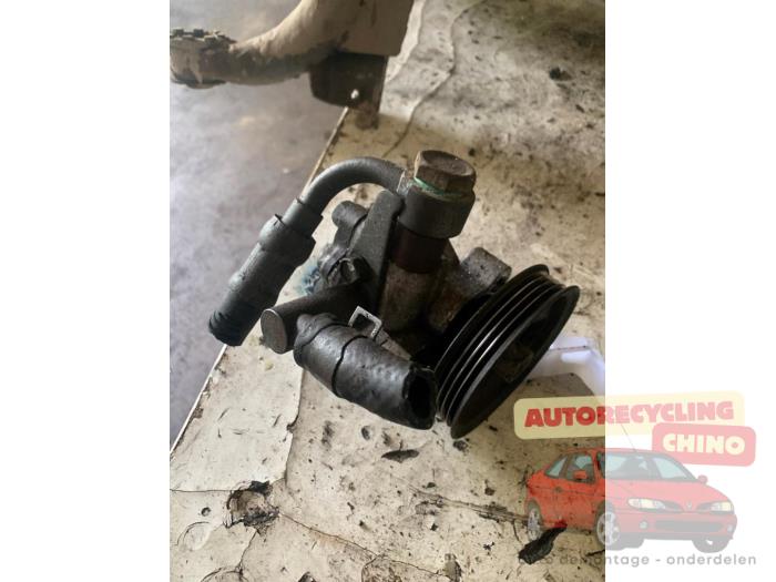 Usagé Pompe de direction Hyundai Accent 1.5i 12V Prix € 35,00 Règlement à la marge proposé par Autorecycling Chino B.V.