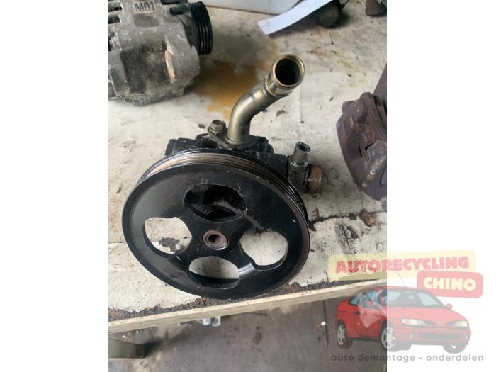 Usagé Pompe de direction Daihatsu YRV (M2) 1.3 16V DVVT Prix € 40,00 Règlement à la marge proposé par Autorecycling Chino B.V.