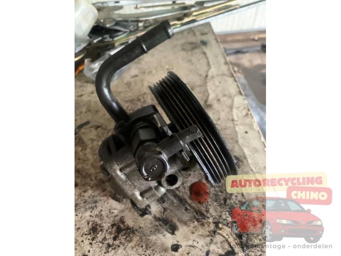 Usagé Pompe de direction Kia Carnival 2 (FIB/FLD) 2.5 V6 24V Prix € 45,00 Règlement à la marge proposé par Autorecycling Chino B.V.