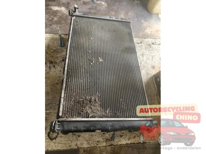 Usagé Radiateur Kia Carnival 2 (FIB/FLD) 2.5 V6 24V Prix € 50,00 Règlement à la marge proposé par Autorecycling Chino B.V.