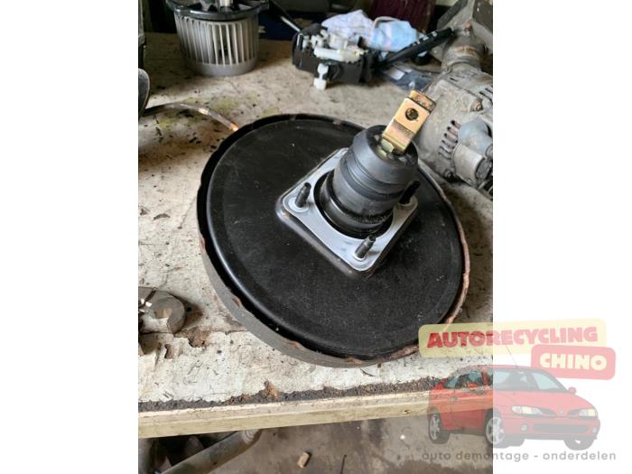 Usagé Servo frein Suzuki Ignis (FH) 1.3 16V Prix € 40,00 Règlement à la marge proposé par Autorecycling Chino B.V.