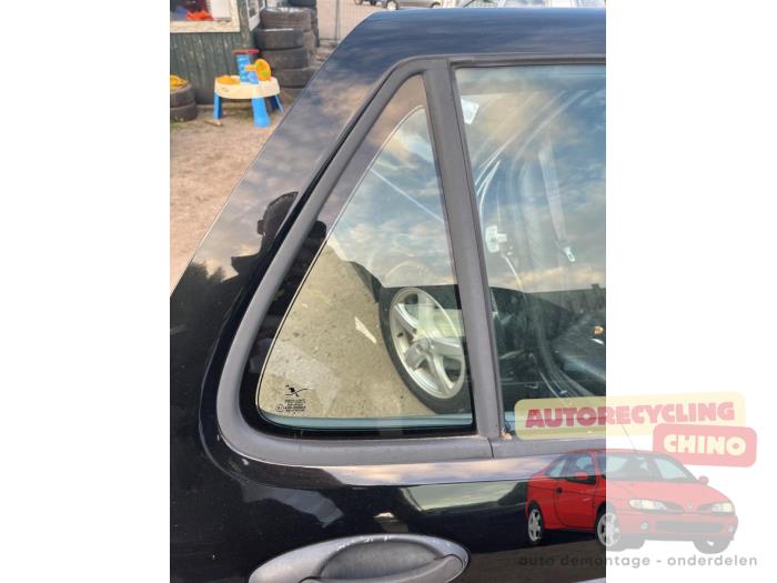 Usados Ventanilla triangular izquierda detrás Saab 9-5 (YS3E) 2.3t 16V Precio € 50,00 Norma de margen ofrecido por Autorecycling Chino B.V.