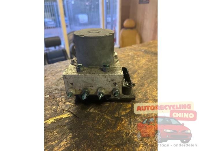 Begagnade ABS-pump Opel Corsa C (F08/68) 1.0 12V Twin Port Pris € 40,00 Marginaltabell erbjuds av Autorecycling Chino B.V.