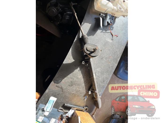 Begagnade Styrbox Renault Clio III (BR/CR) 1.4 16V Pris € 50,00 Marginaltabell erbjuds av Autorecycling Chino B.V.