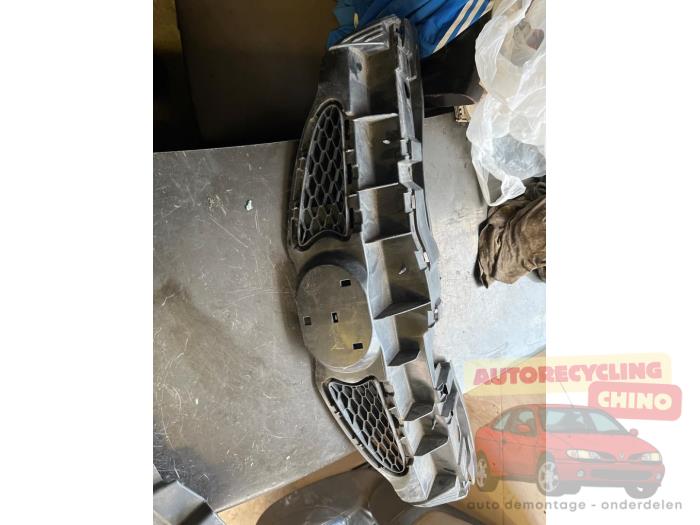 Używane Grill Toyota Aygo (B10) 1.0 12V VVT-i Cena € 20,00 Procedura marży oferowane przez Autorecycling Chino B.V.