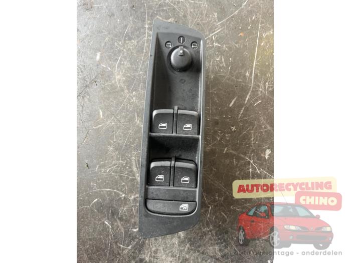 Usados Interruptor de ventanilla eléctrica Audi A1 Sportback (8XA/8XF) 1.2 TFSI Precio € 25,00 Norma de margen ofrecido por Autorecycling Chino B.V.