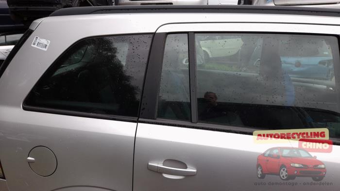 Usados Ventanilla triangular derecha detrás Opel Zafira (M75) 1.6 16V Precio € 50,00 Norma de margen ofrecido por Autorecycling Chino B.V.